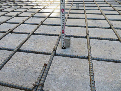 ベース筋に十分は被りがとれているか確認