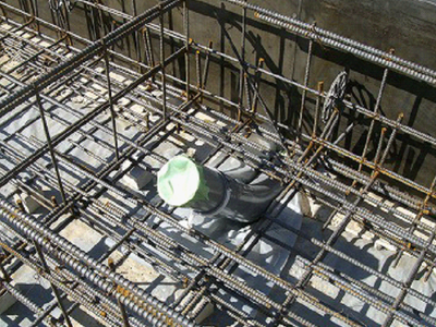 排水管スリーブ廻りの補強状況を確認