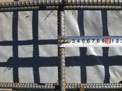 ベースの鉄筋の太さを確認する。