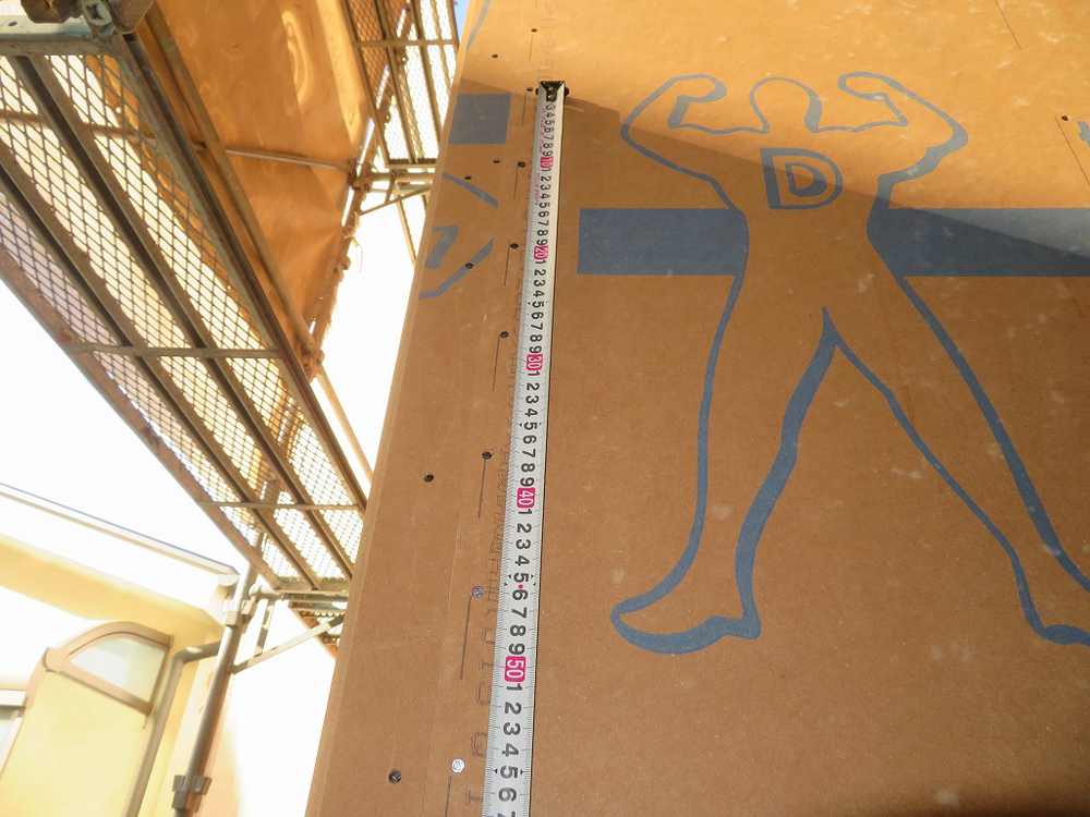 構造用合板の釘の打ち方、間隔が適切か確認する。