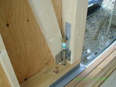 
耐力壁内の接合金物の仕様、施工状況は耐震性に大きく影響するので特に重要である。