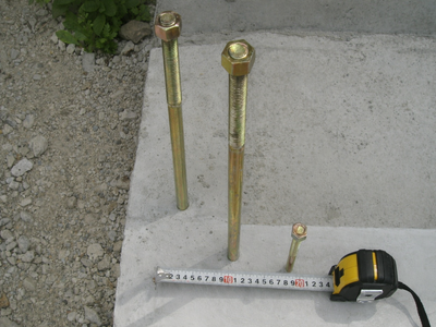 アンカーボルトの位置が正確に設置されているかチェック